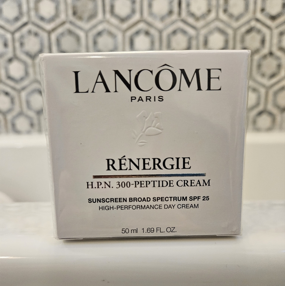 Luxurious White Moisturizer with Minimalist Design and Textured Finish